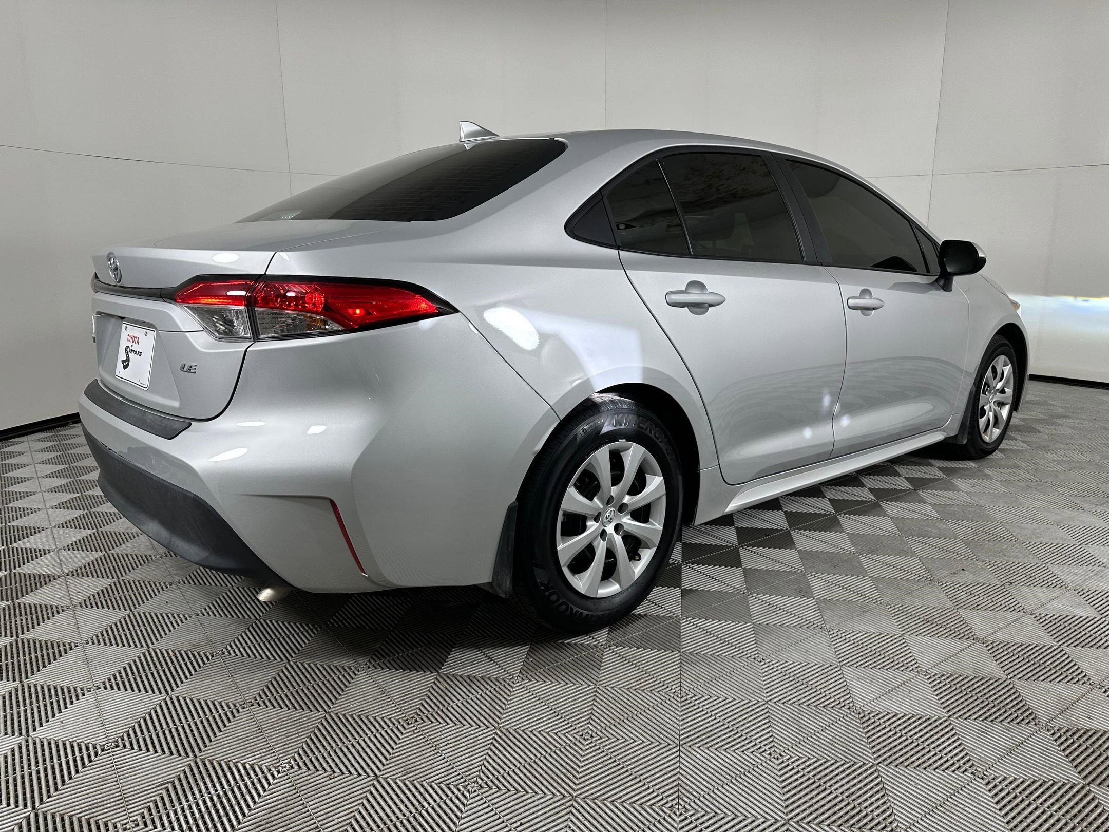 Used 2025 Toyota Corolla LE image 8