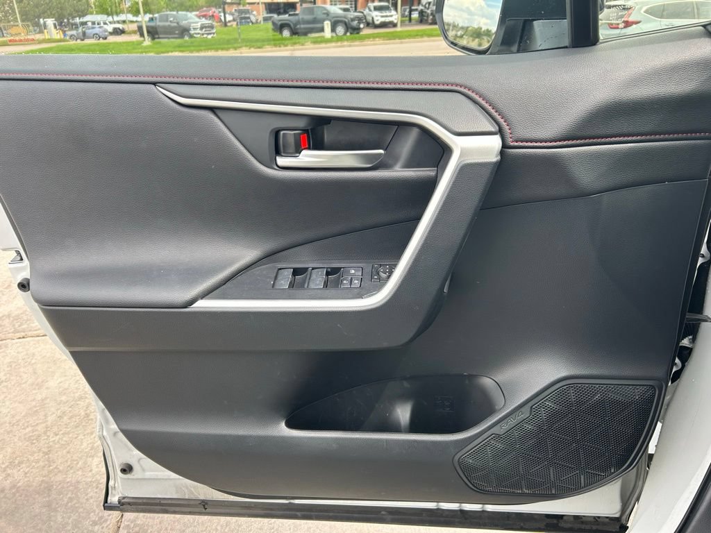 Used 2025 Toyota RAV4 XSE AWD/4WD image 10