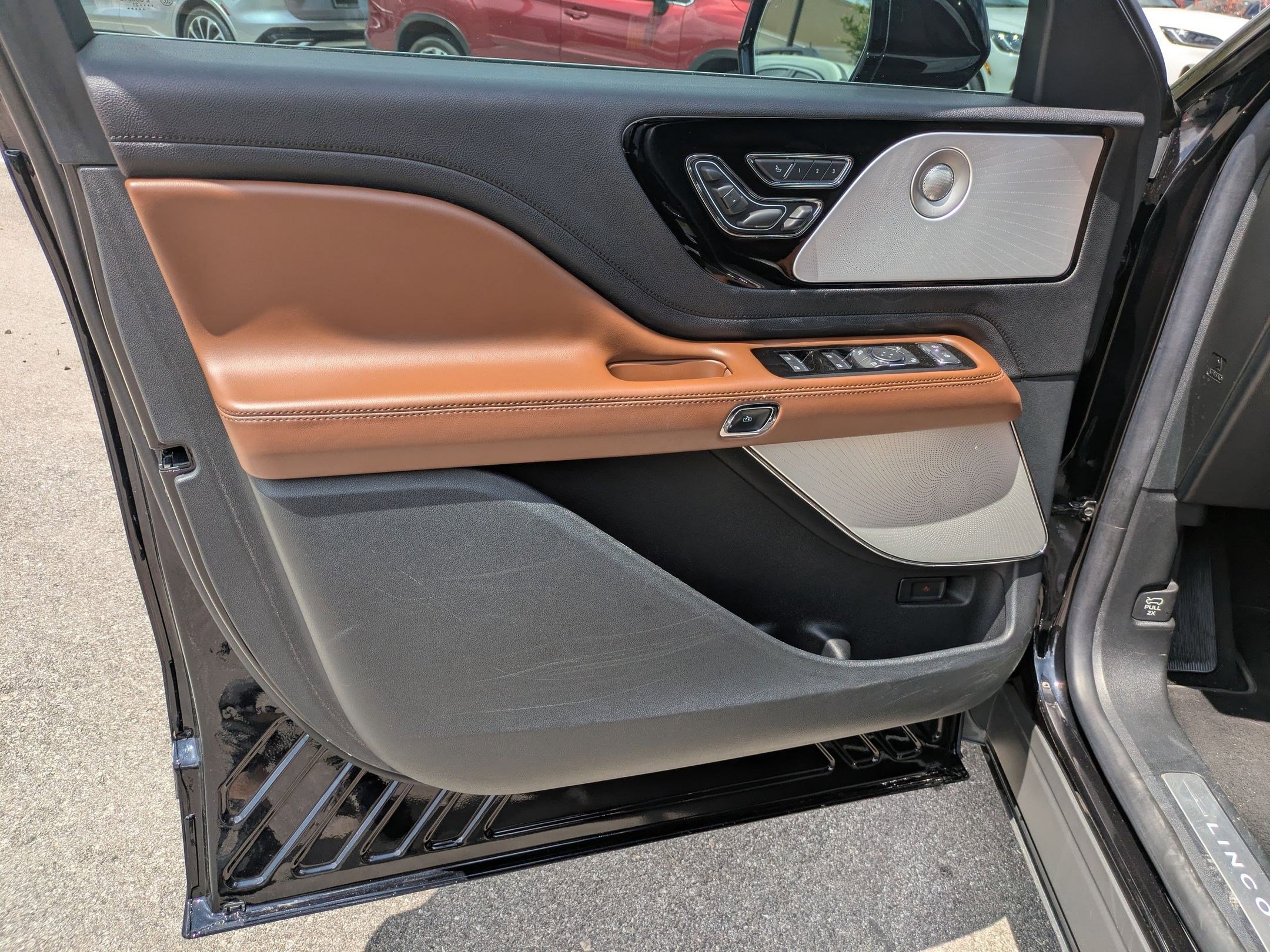 Used 2021 Lincoln Aviator Reserve w/ Equipment Group 208A image 11