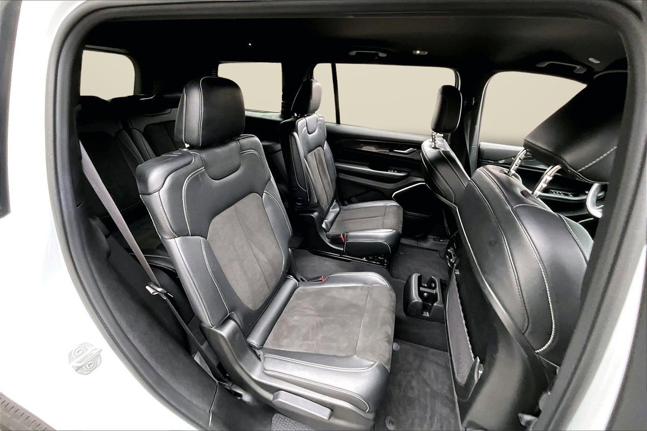 Used 2021 Jeep Grand Cherokee L Laredo image 23