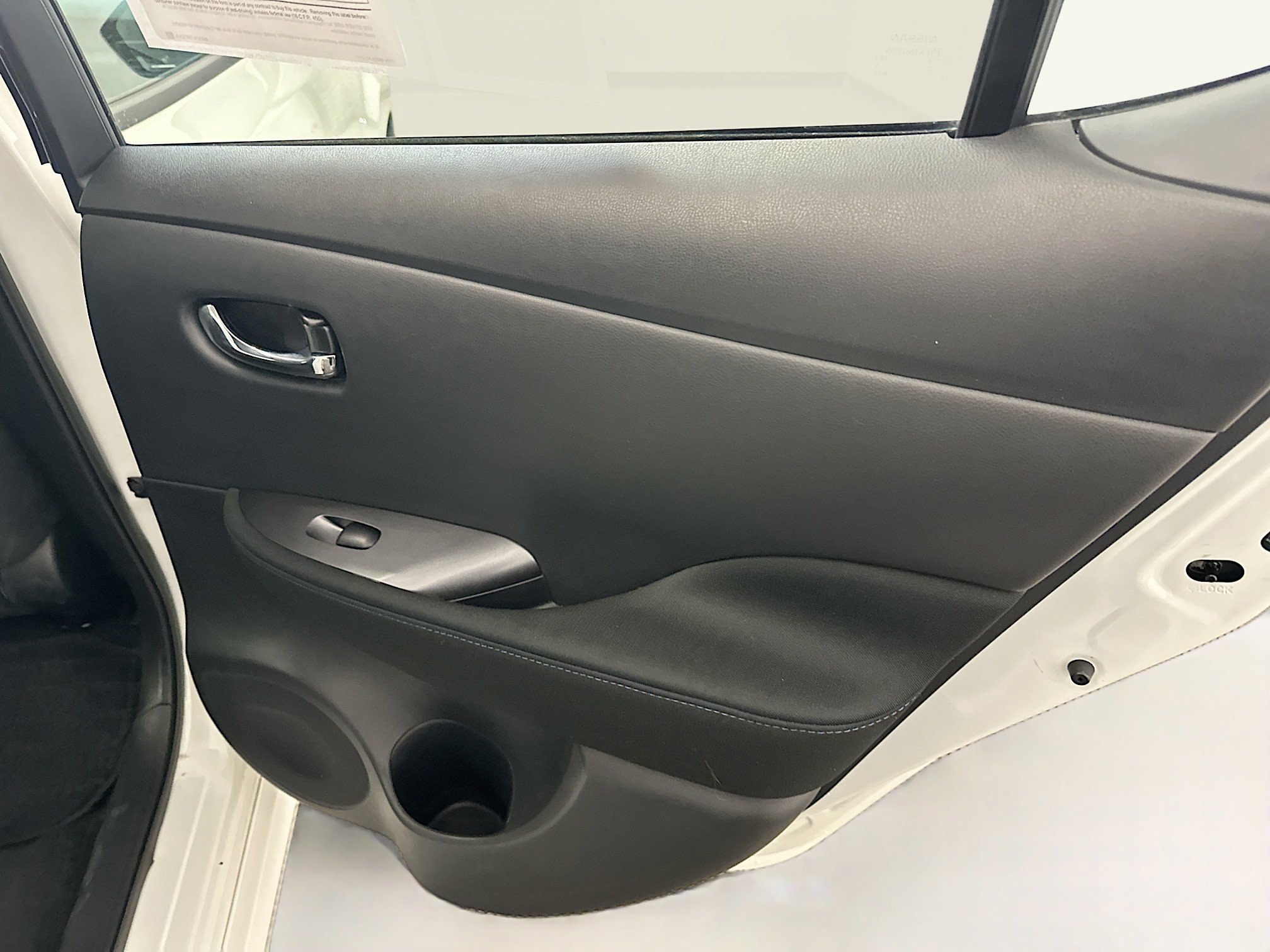 Used 2025 Nissan Leaf S image 30