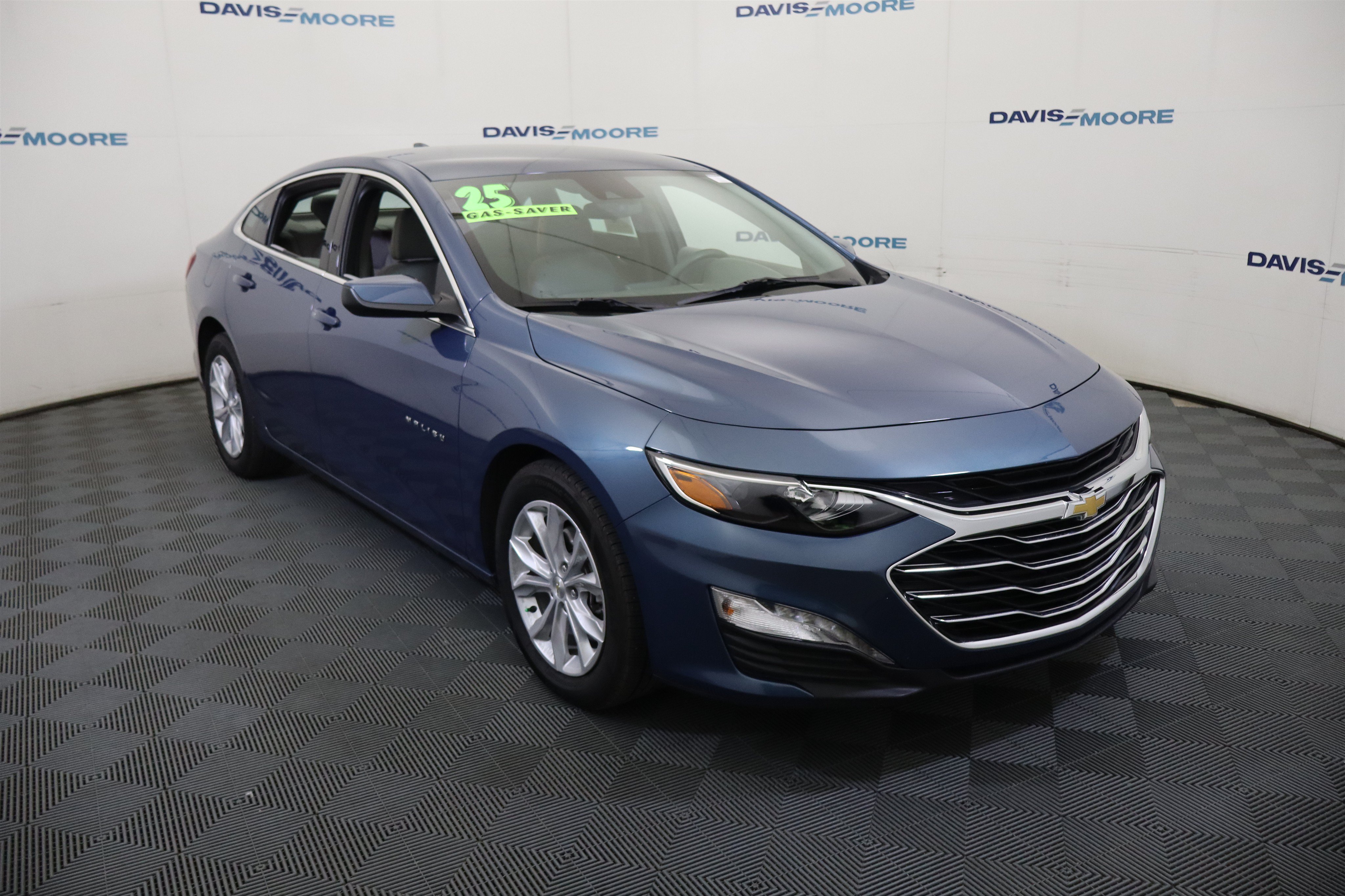 Used 2025 Chevrolet Malibu LT FWD image 3