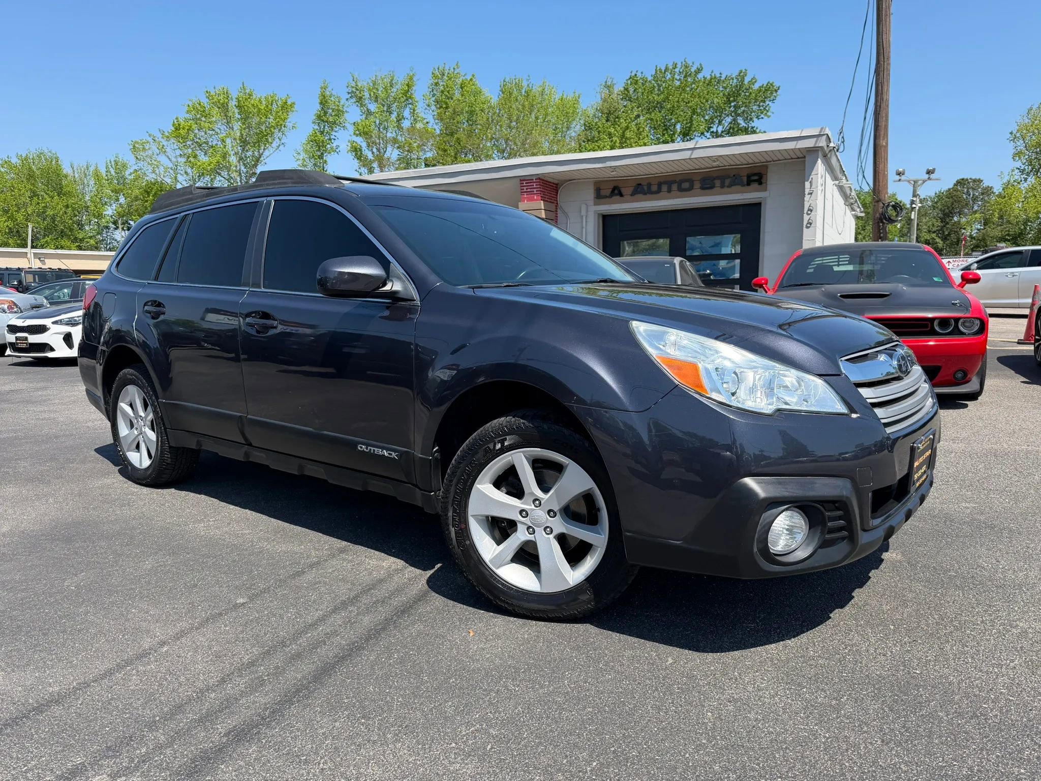 Used 2013 Subaru Outback 2.5i Premium AWD/4WD image 1