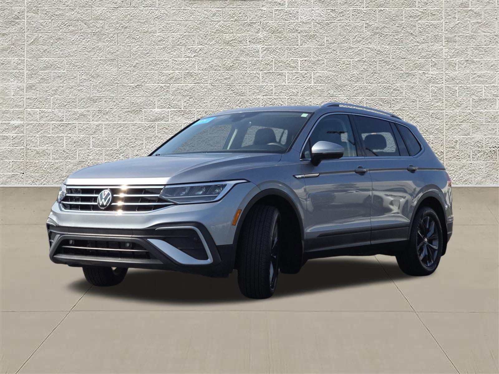 Certified 2024 Volkswagen Tiguan SE AWD/4WD image 3