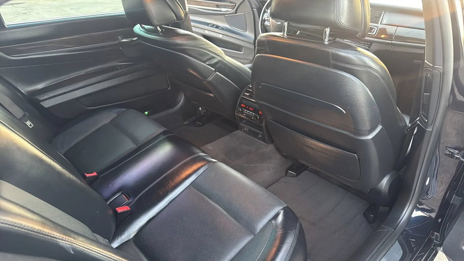 Used 2014 BMW 750Li xDrive AWD/4WD image 23
