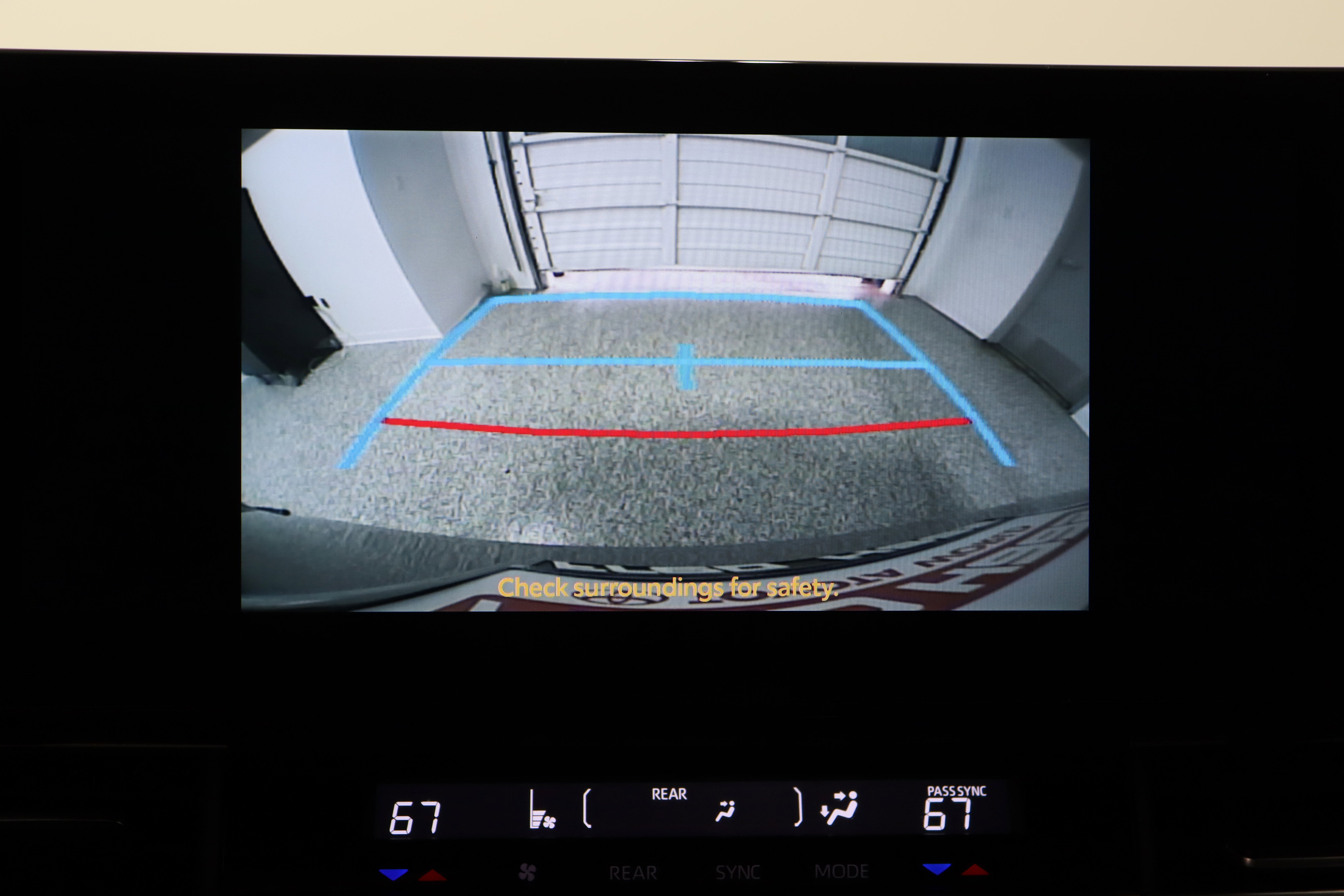 Used 2025 Toyota Sienna XLE Woodland Edition image 22