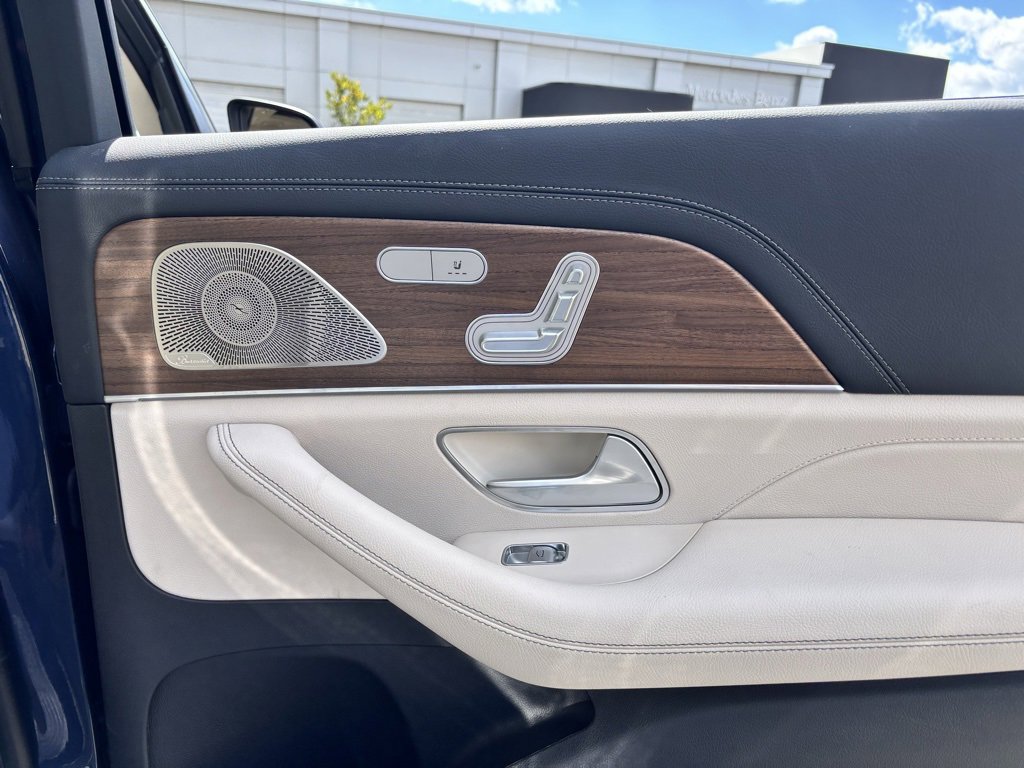 Used 2025 Mercedes-Benz GLS 580 4MATIC image 16