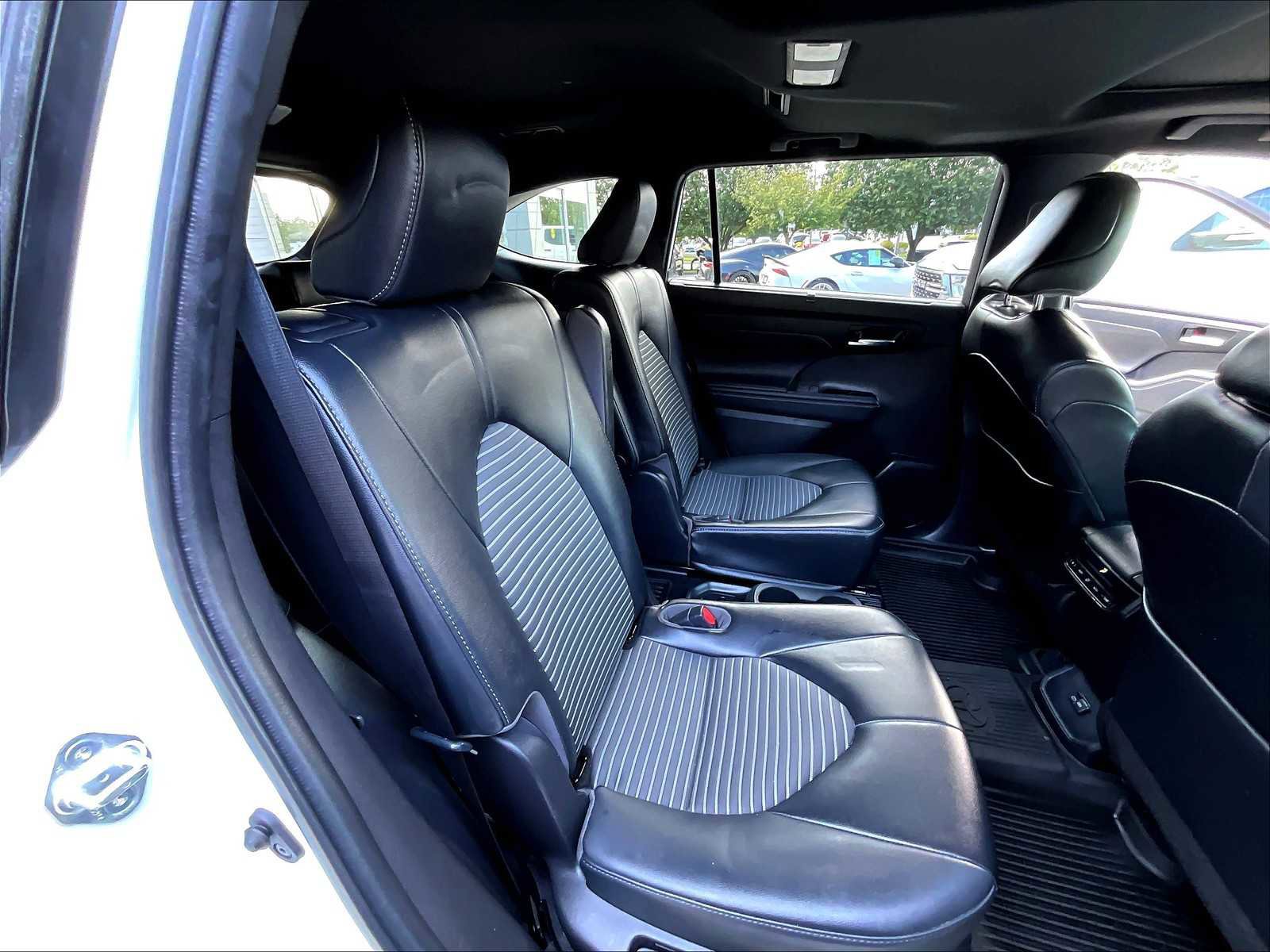 Used 2022 Toyota Highlander XSE image 16