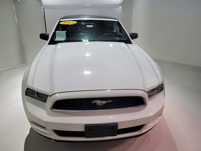 Used 2013 Ford Mustang Convertible image 8