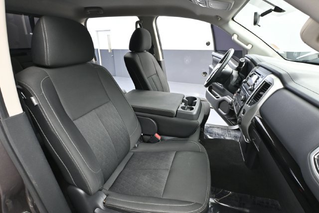 Used 2018 Nissan Titan SV AWD/4WD image 35