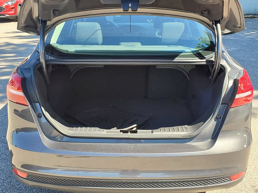Used 2015 Ford Focus SE w/ SE Cold Weather Package FWD image 7