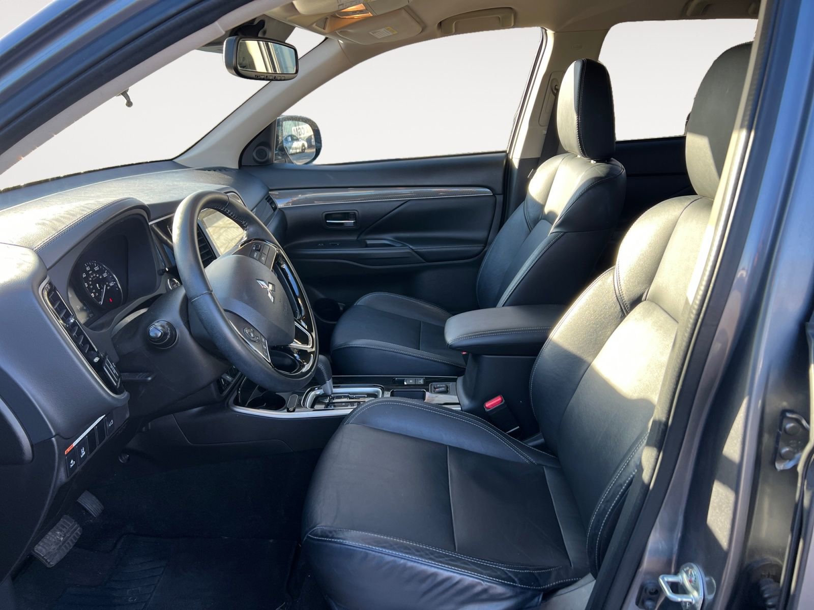 Used 2020 Mitsubishi Outlander SE image 9