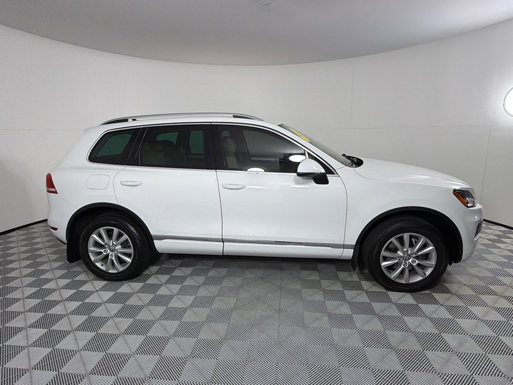 Used 2013 Volkswagen Touareg VR6 AWD/4WD image 4
