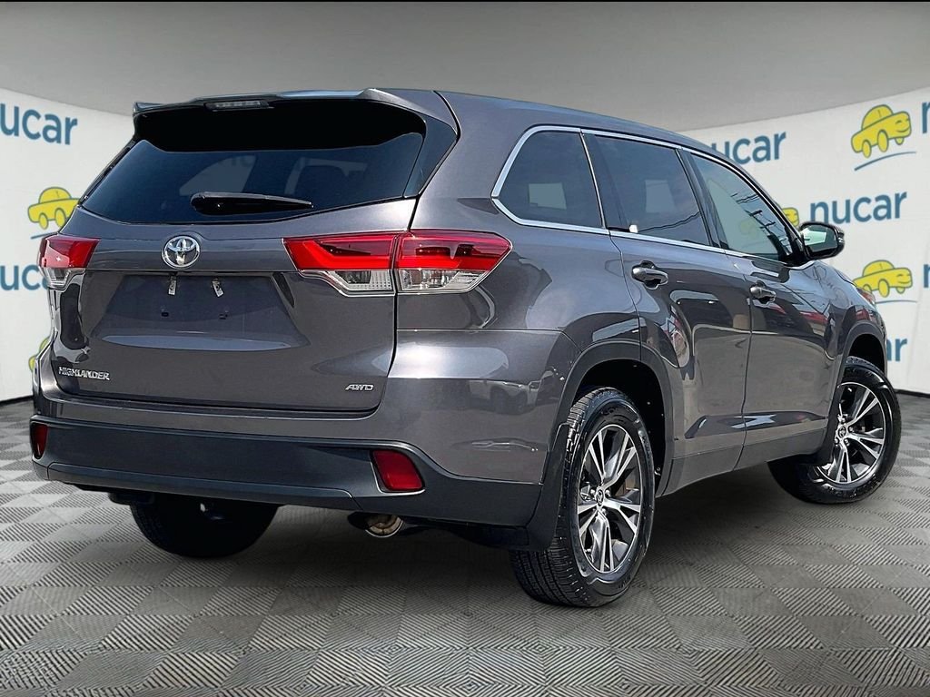Used 2019 Toyota Highlander LE AWD/4WD image 6