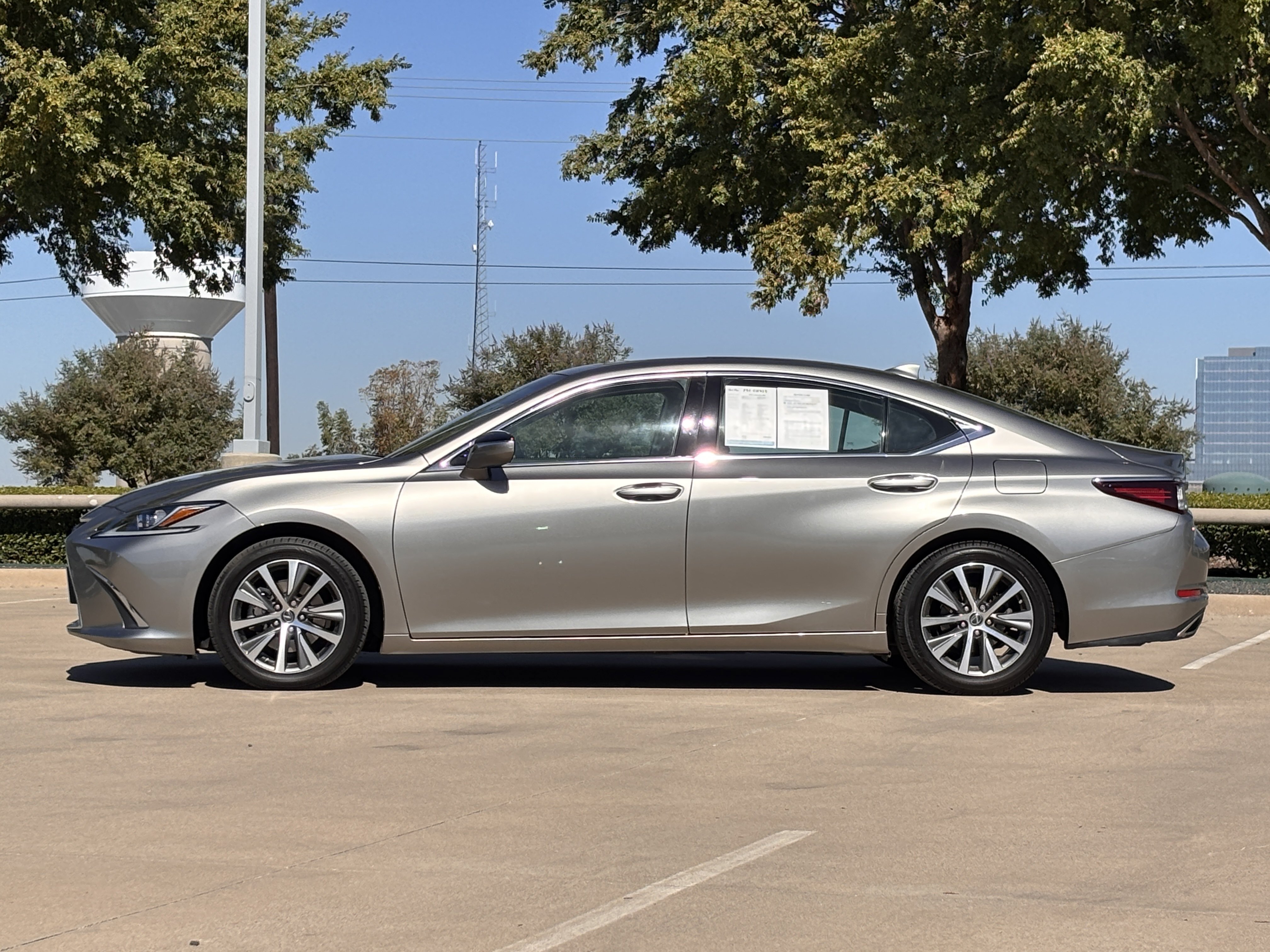 Used 2019 Lexus ES 350 w/ Premium Package FWD image 2