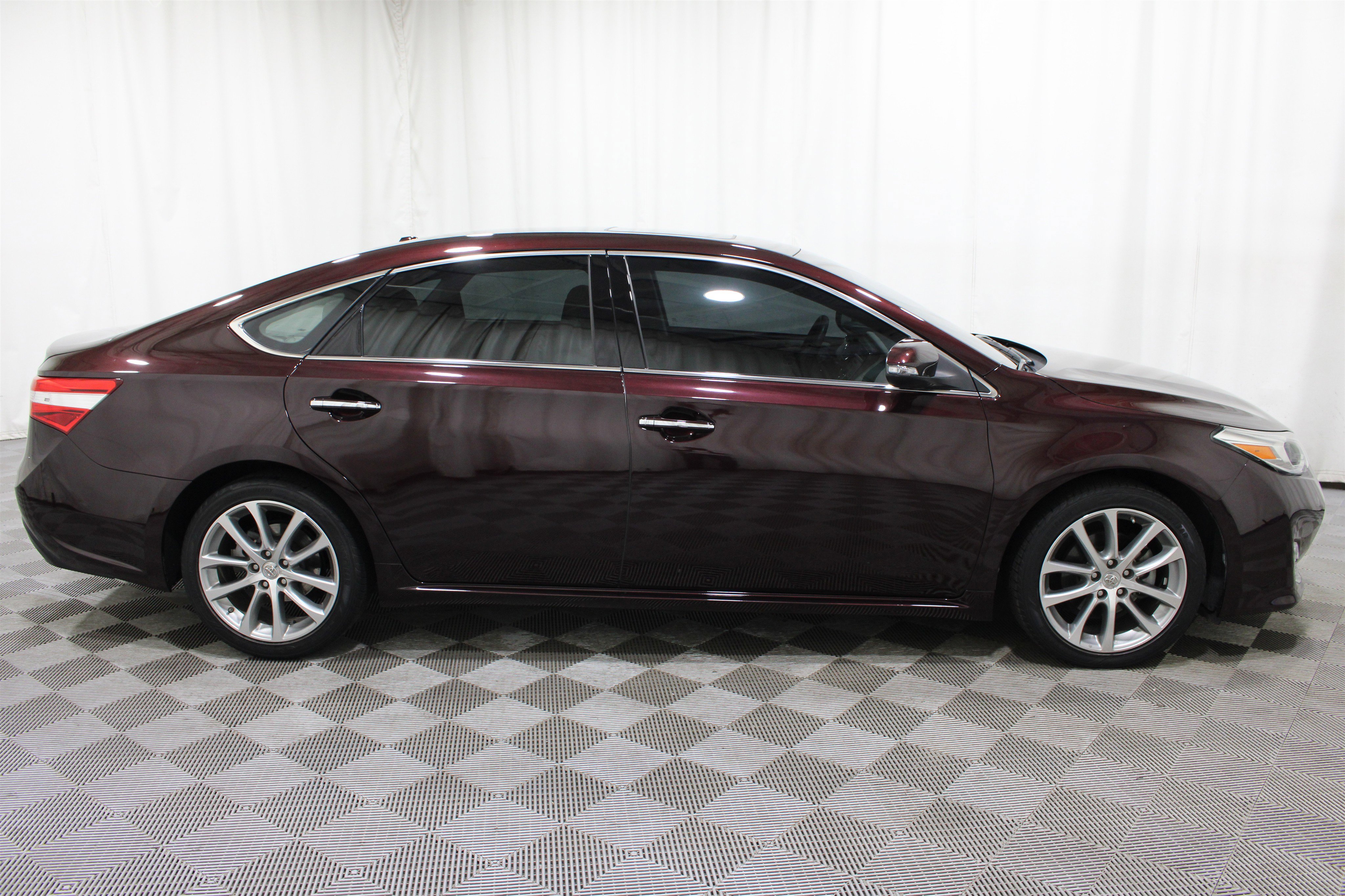 Used 2014 Toyota Avalon XLE Touring FWD image 29