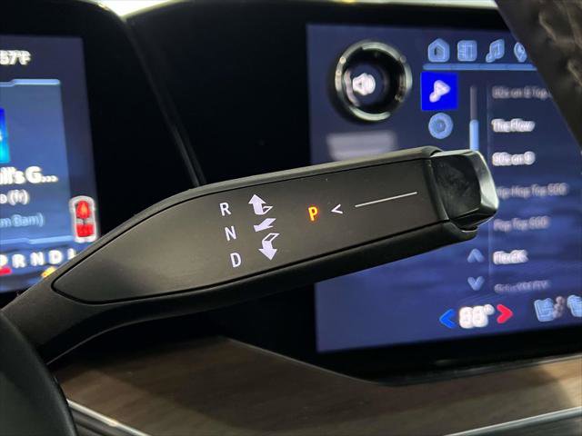 Used 2025 Chevrolet Suburban High Country image 24