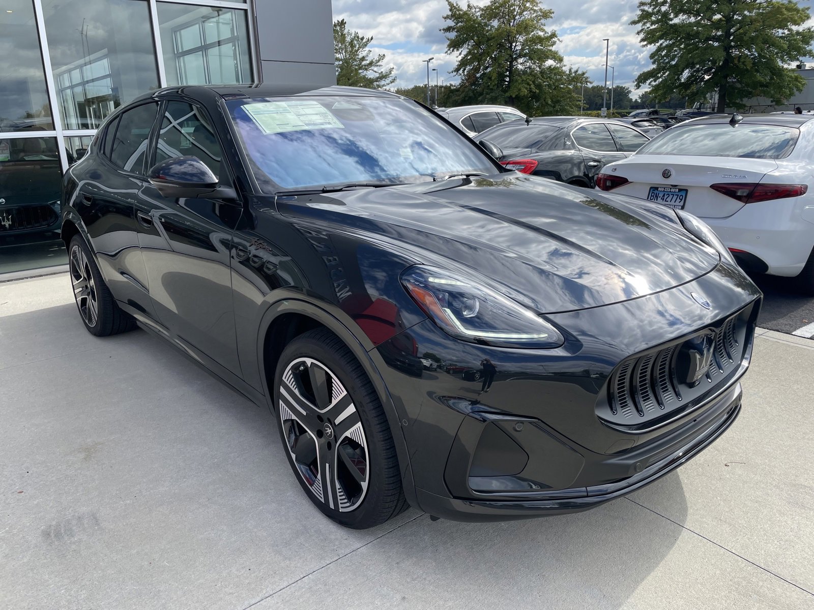 New 2025 Maserati Grecale Folgore image 4