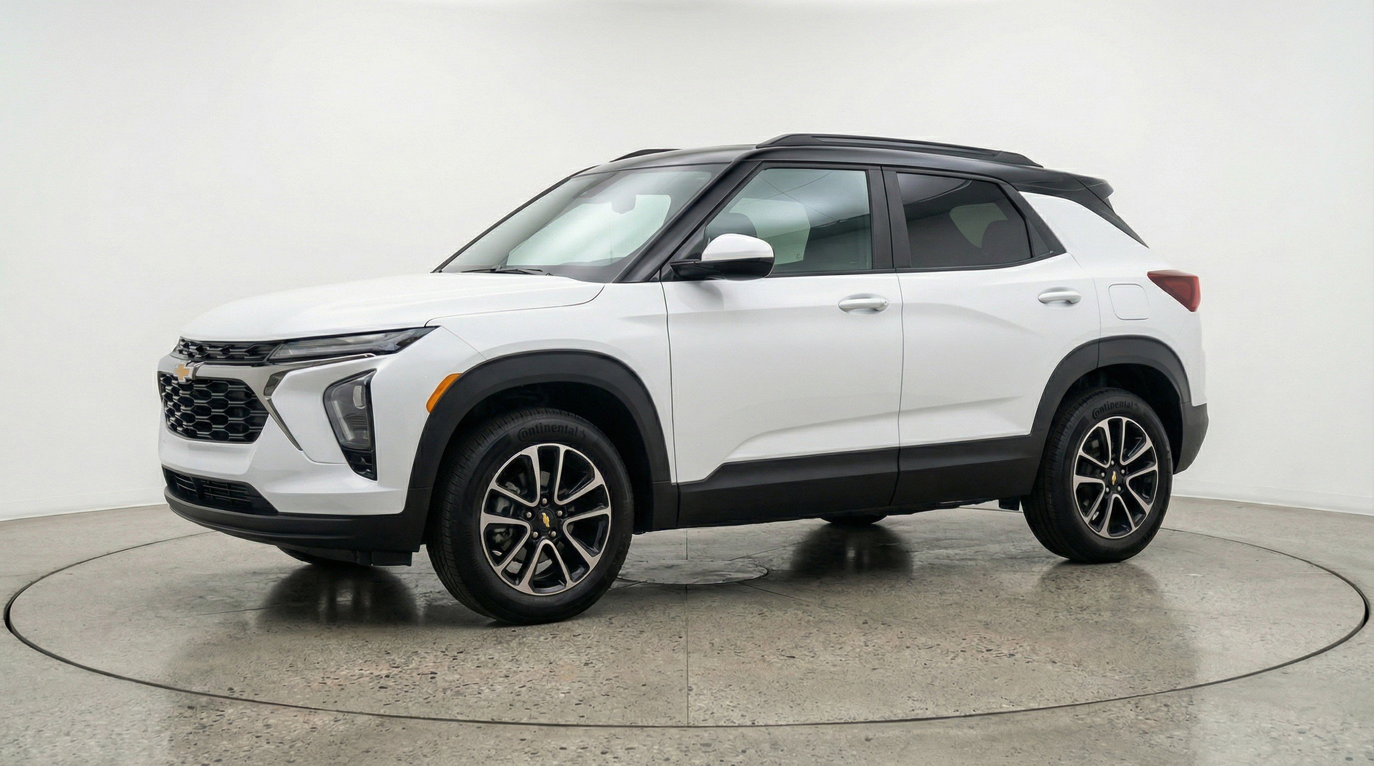 Used 2025 Chevrolet TrailBlazer LT image 3