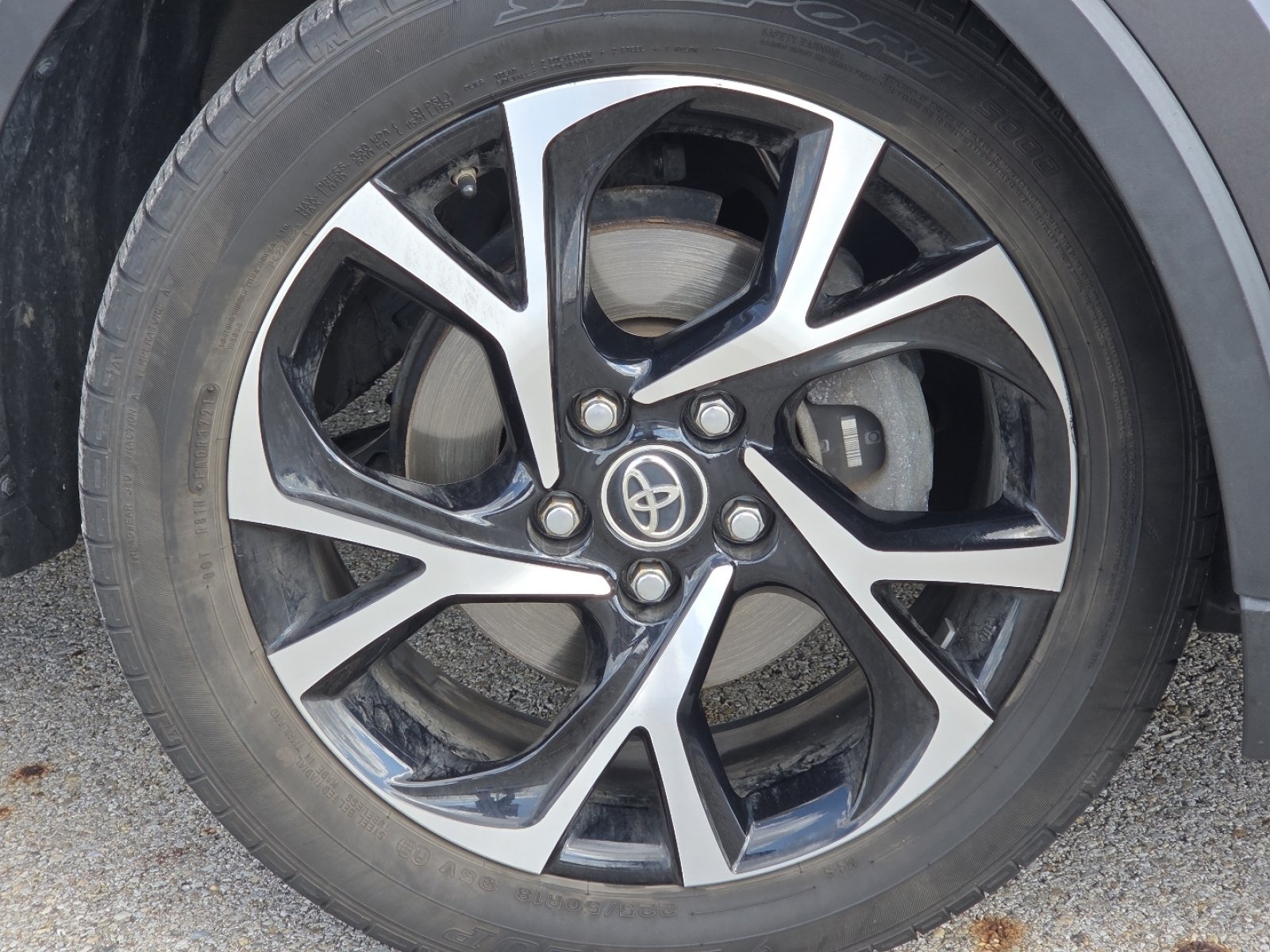 Used 2018 Toyota C-HR XLE FWD image 9