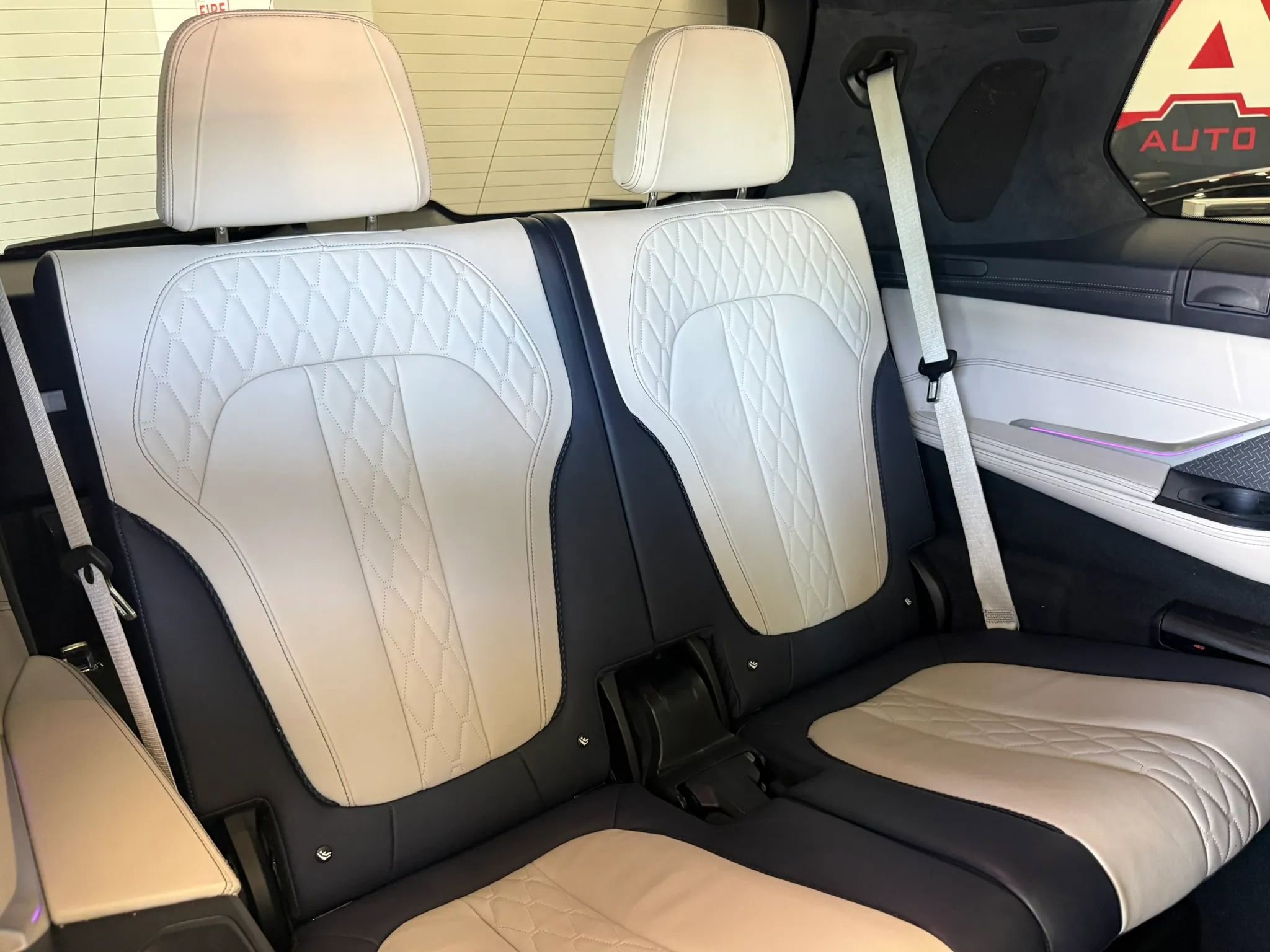 Used 2020 BMW X7 M50i w/ Dynamic Handling Package AWD/4WD image 29