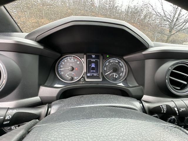 Used 2017 Toyota Tacoma TRD Sport w/ Premium & Technology Package image 13