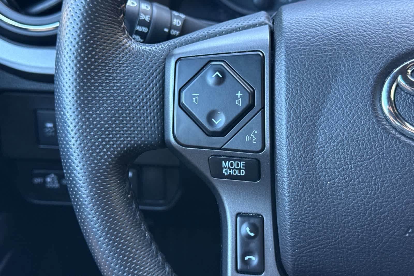 Used 2021 Toyota Tacoma TRD Off-Road w/ Technology Package AWD/4WD image 25