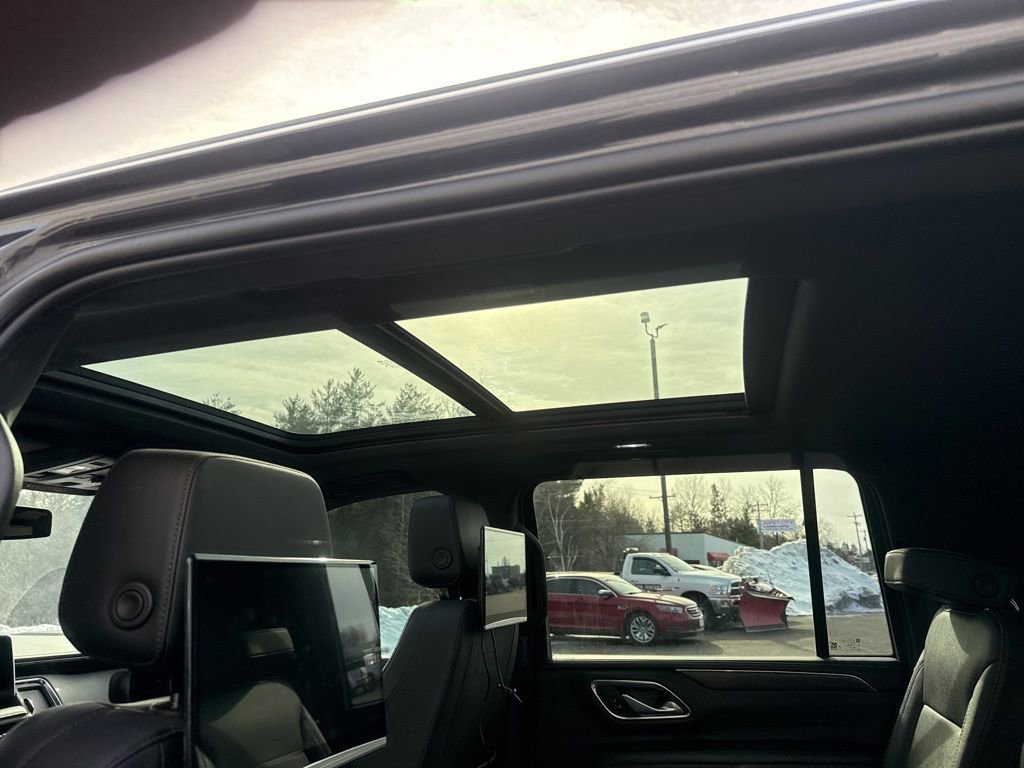 Used 2022 Chevrolet Suburban Z71 w/ Luxury Package image 32