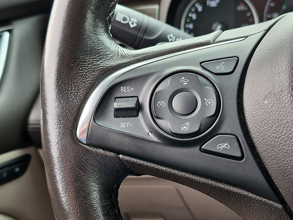 Certified 2017 Buick LaCrosse Premium FWD image 17
