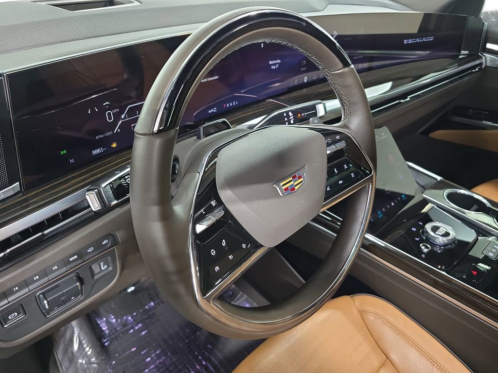 Used 2025 Cadillac Escalade Premium Luxury w/ Touring Package AWD/4WD image 4