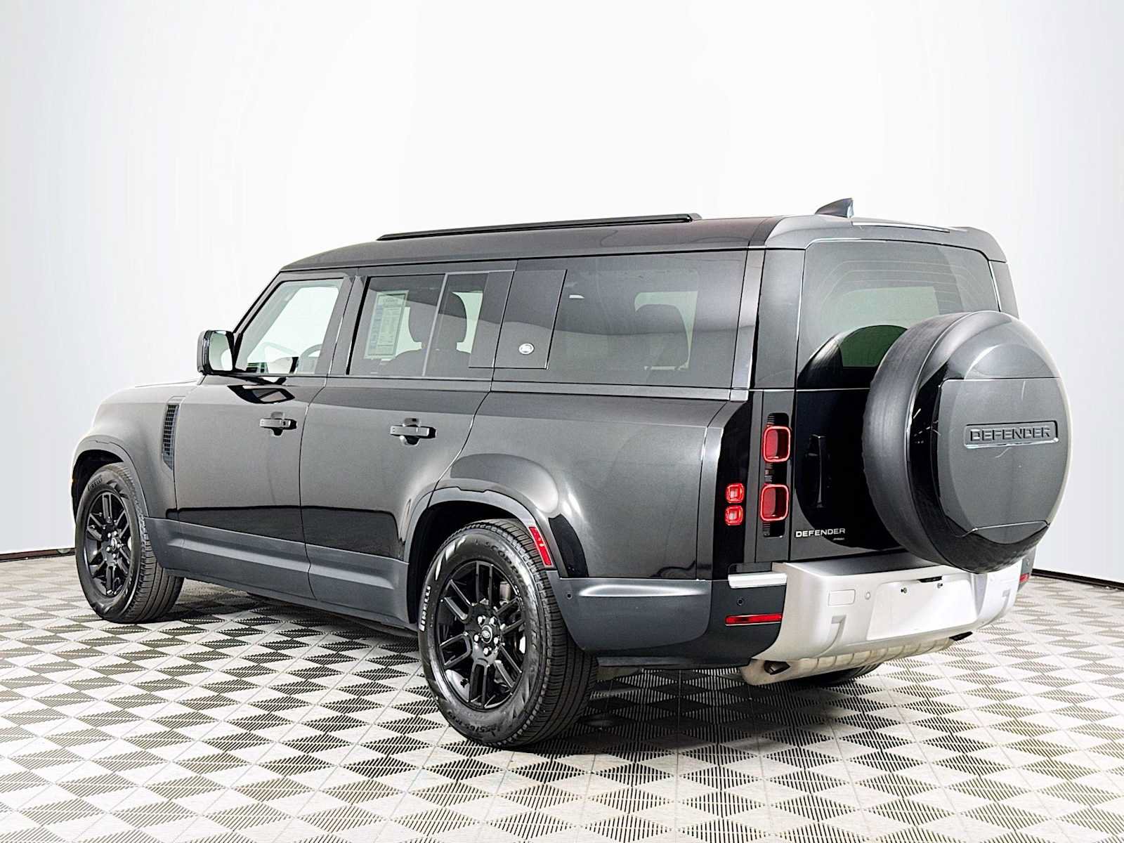 Used 2023 Land Rover Defender 130 SE AWD/4WD image 7