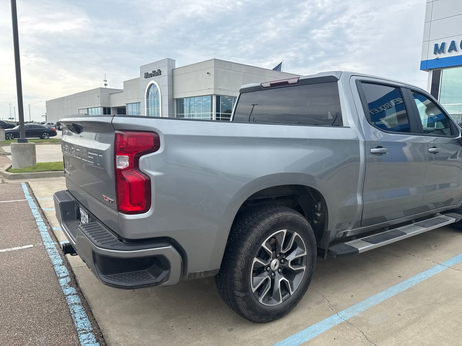 Used 2024 Chevrolet Silverado 1500 RST w/ Z71 Off-Road Package AWD/4WD image 9