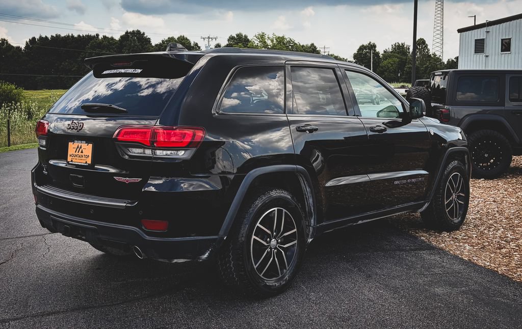 Used 2017 Jeep Grand Cherokee Trailhawk AWD/4WD image 12