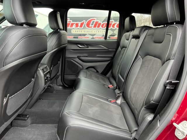 Used 2024 Jeep Grand Cherokee Altitude image 5