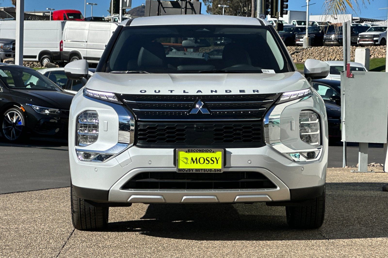 New 2025 Mitsubishi Outlander SE image 8