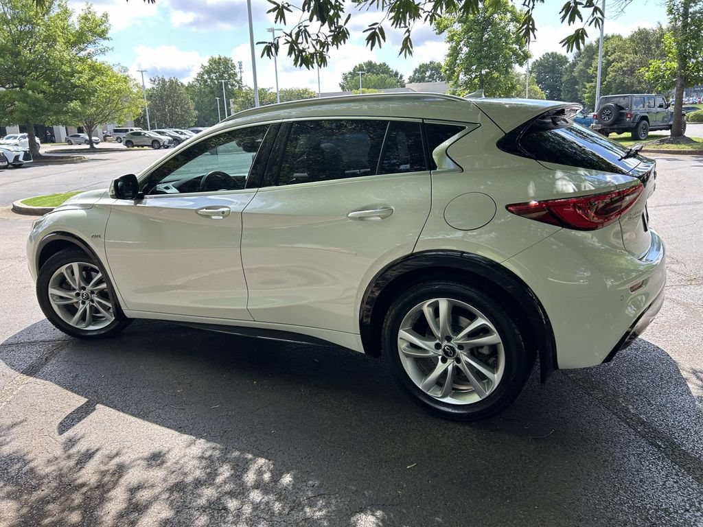 Used 2018 INFINITI QX30 Premium w/ Navigation Package FWD image 4