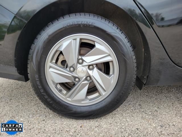 Used 2024 Hyundai Elantra SE FWD image 5