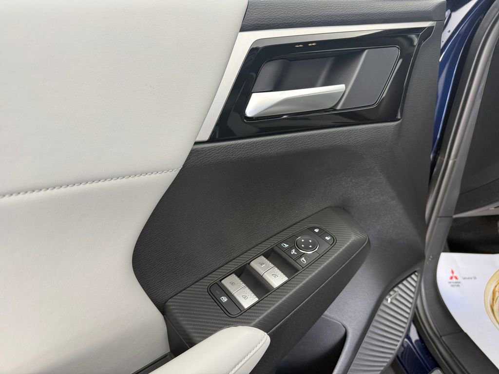 New 2026 Mitsubishi Outlander SE image 14