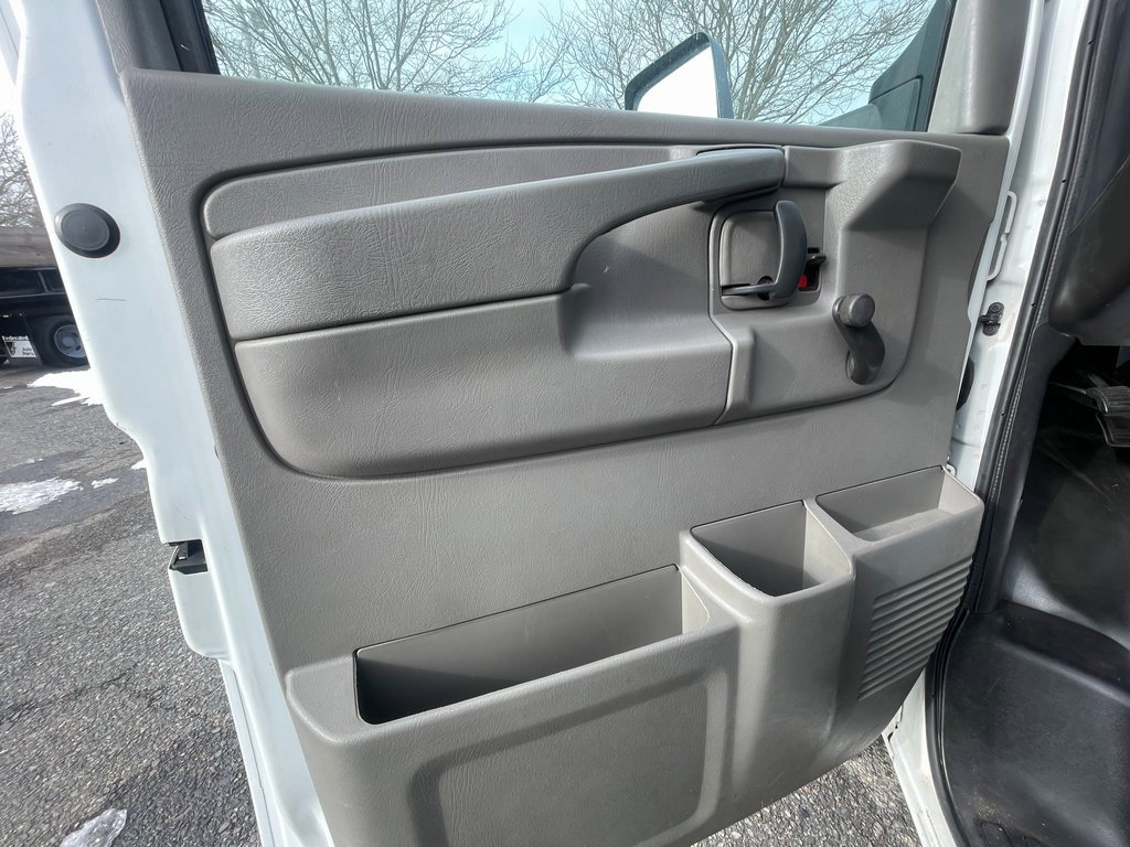 Used 2015 Chevrolet Express 3500 Extended w/ Smoker's Package image 9