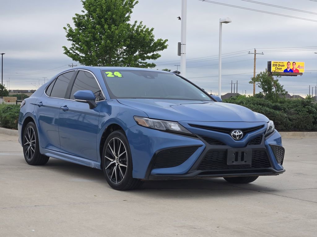 Used 2024 Toyota Camry SE w/ Cold Weather Package FWD image 3
