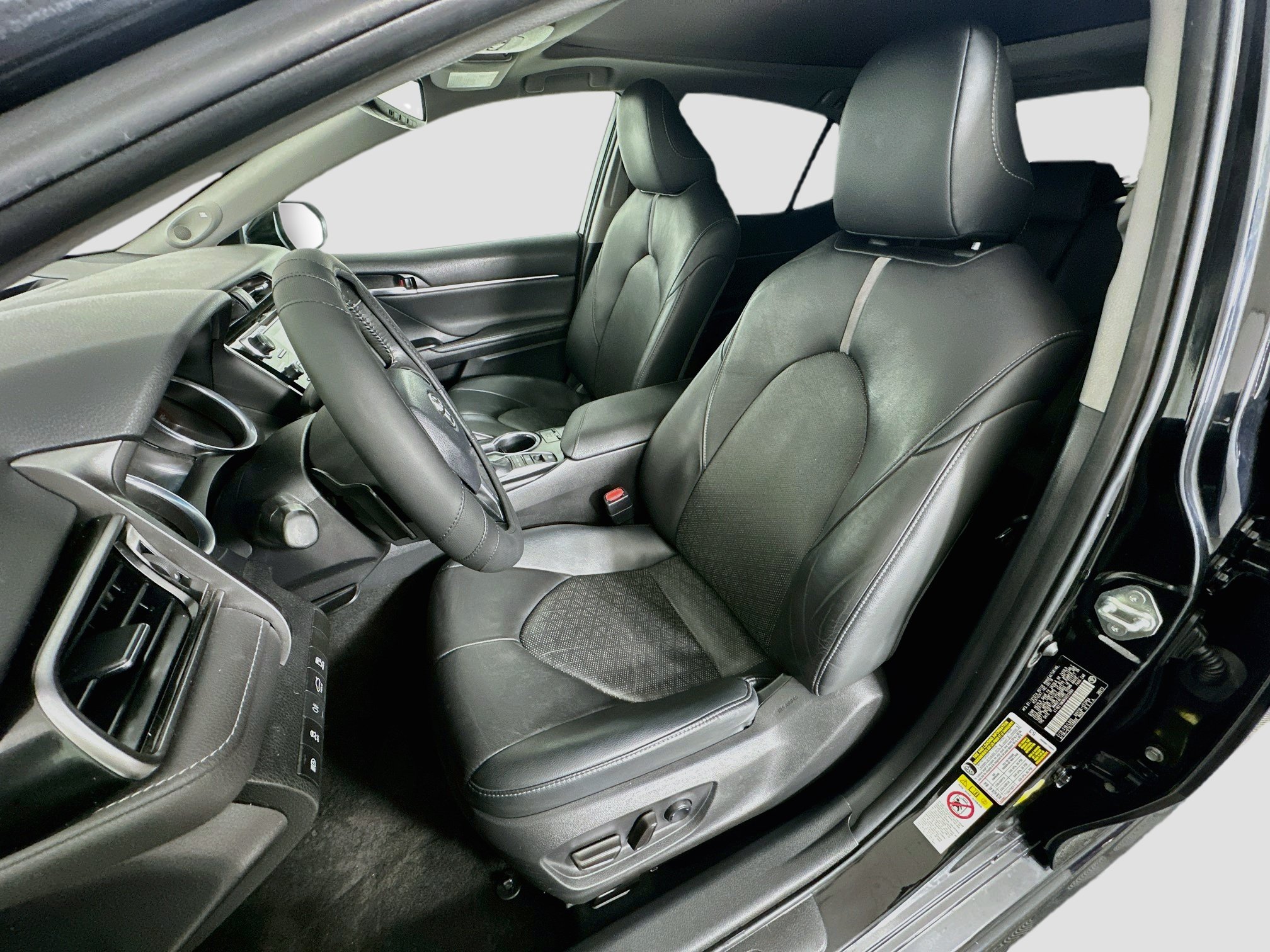 Used 2019 Toyota Camry XSE FWD image 13