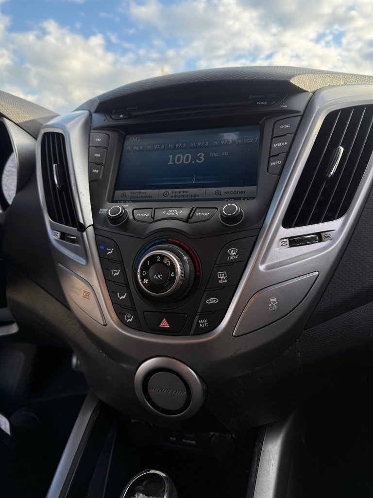 Used 2012 Hyundai Veloster image 9