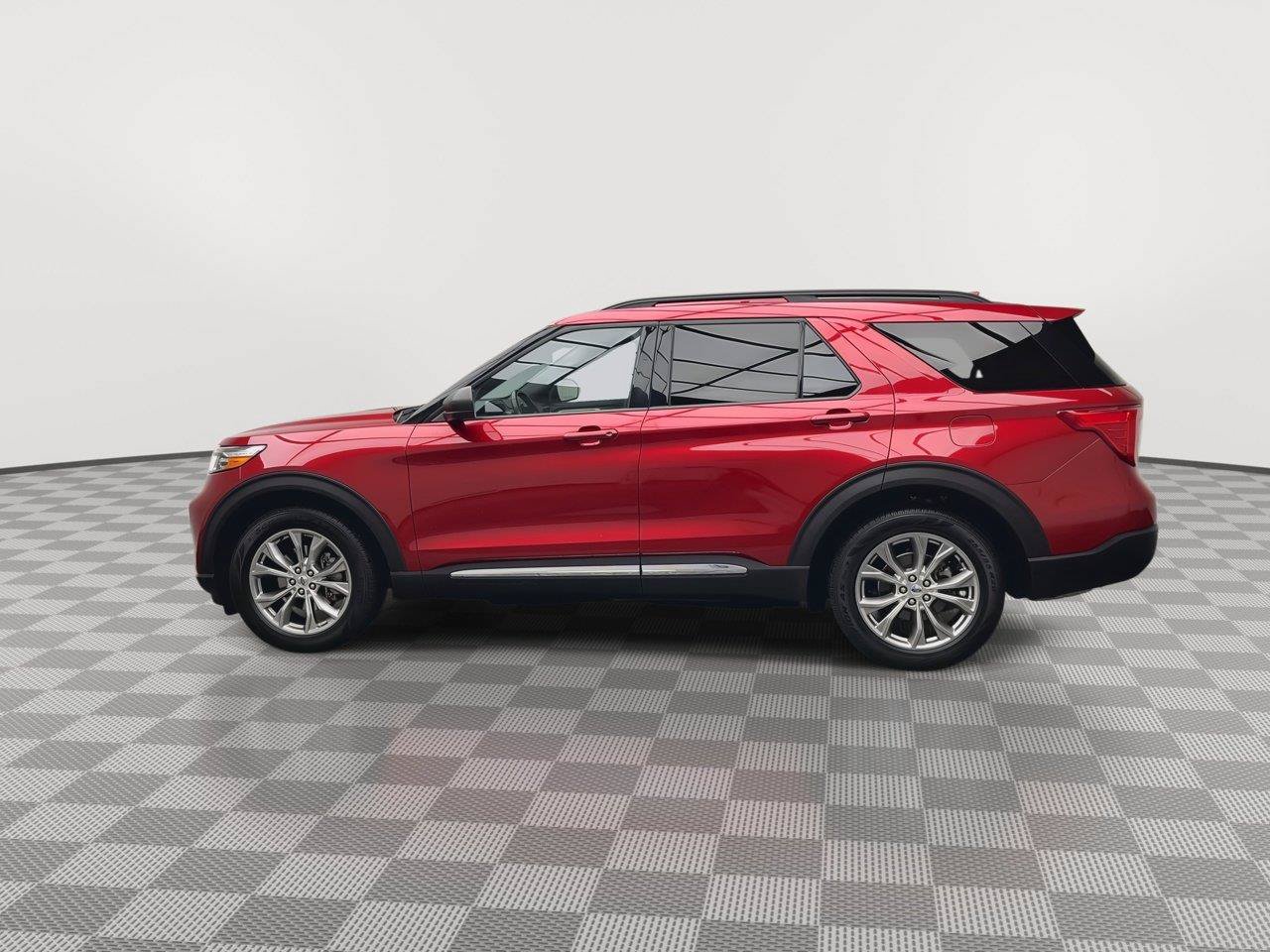 Certified 2020 Ford Explorer XLT w/ Equipment Group 202A AWD/4WD image 39
