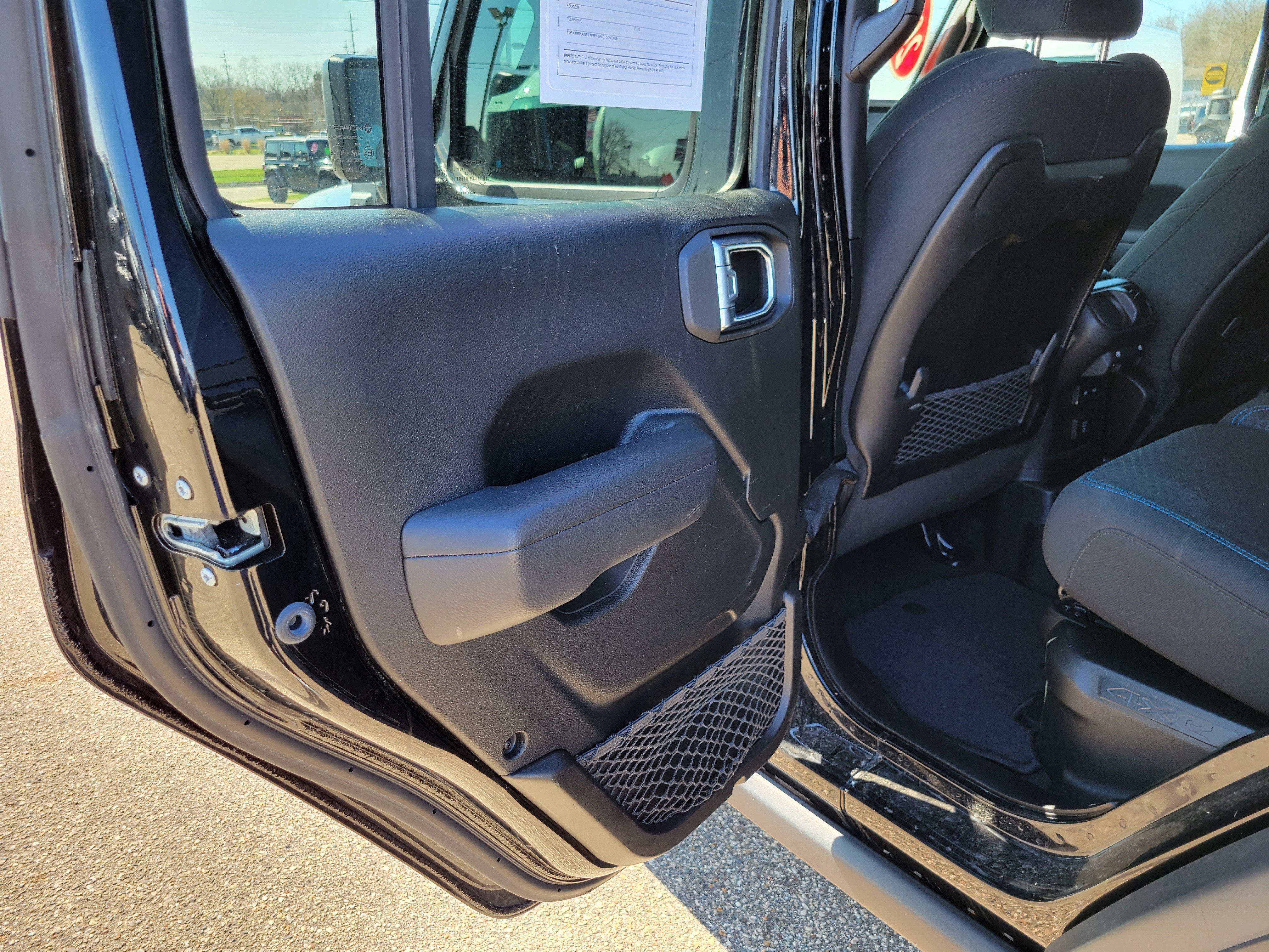 Used 2025 Jeep Wrangler Unlimited Rubicon 4xe w/ Convenience Group AWD/4WD image 16