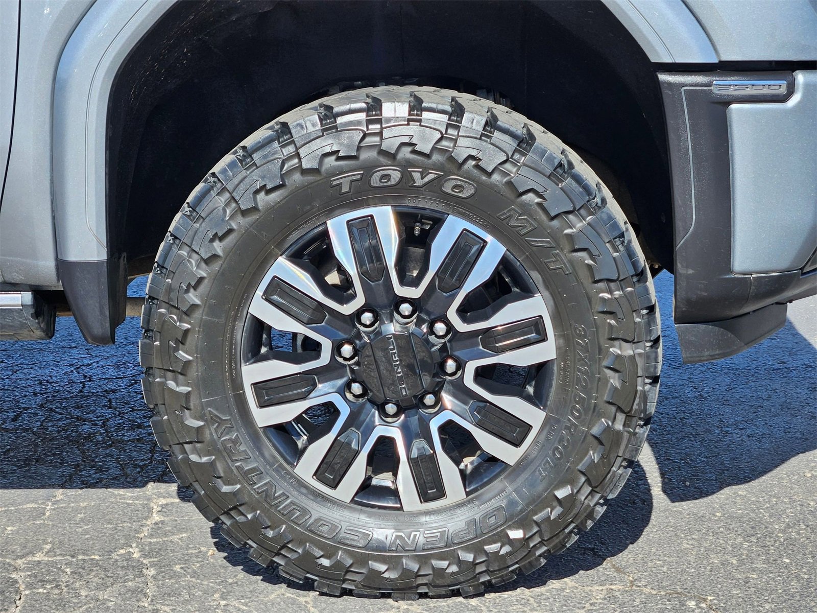 Used 2024 GMC Sierra 3500 Denali Ultimate image 32