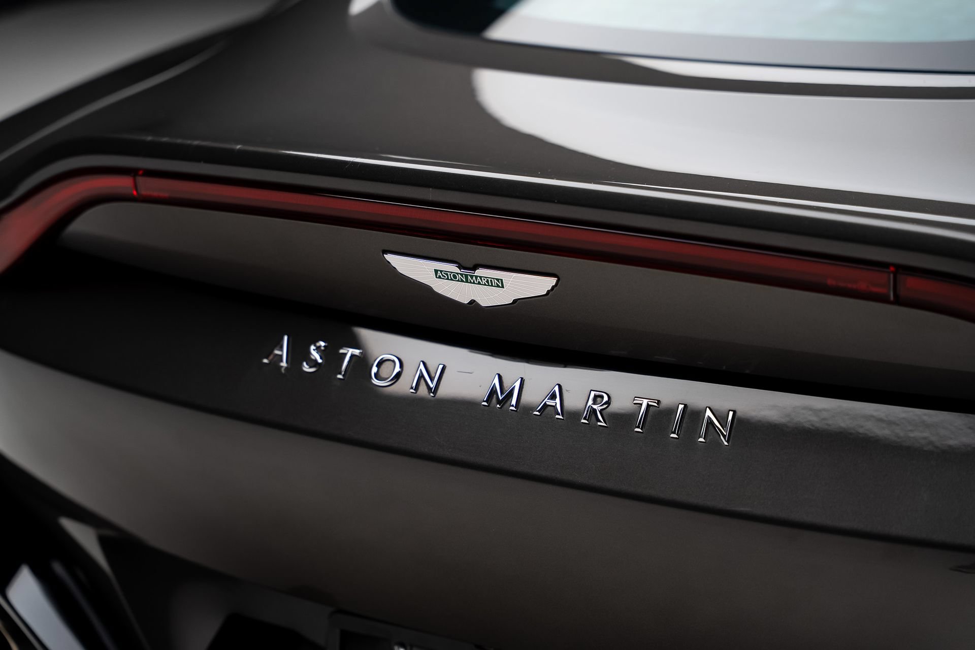 Used 2022 Aston Martin V8 Vantage Coupe RWD image 38
