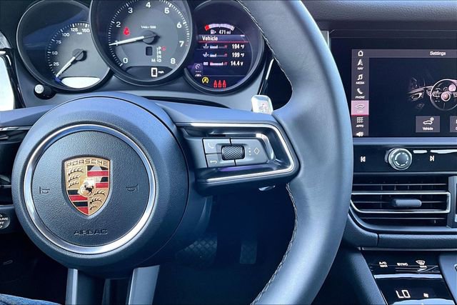 Used 2026 Porsche Macan AWD/4WD image 12
