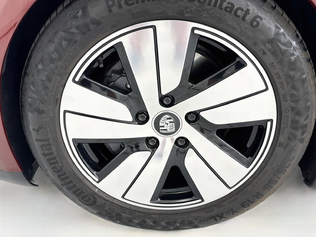 Used 2022 Porsche Taycan RWD image 29