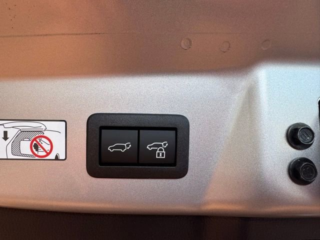 New 2025 Toyota Prius Plug-In Hybrid image 17