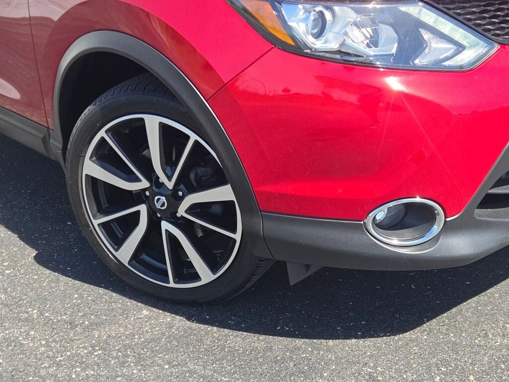 Used 2017 Nissan Rogue Sport SL w/ SL Premium Package AWD/4WD image 3